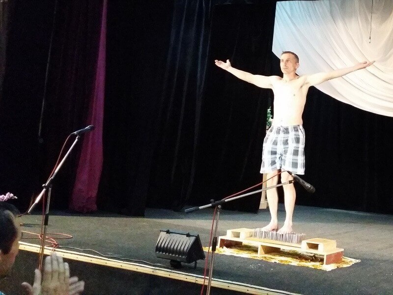 йога на гвоздях