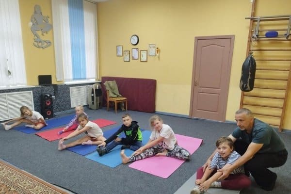 польза йоги для детей