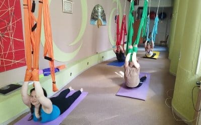 йога в гамаках